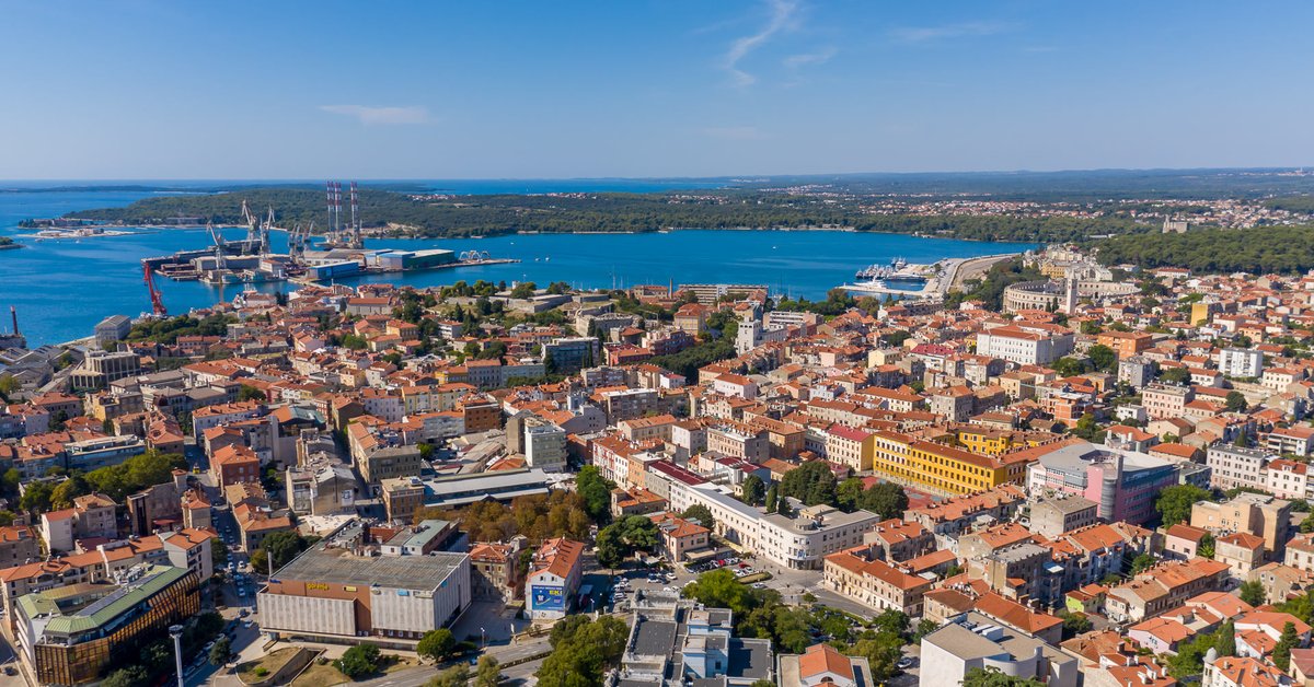 Pula Landmarks & Attractions: History, Sea & Living in Pula, Istria ...