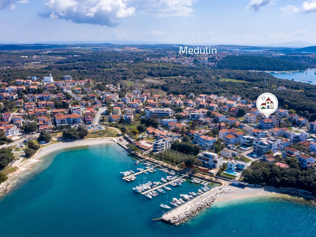 Luksuzna hiša S 5 apartmaji, na plaži v Medulinu Maris Nekretnine