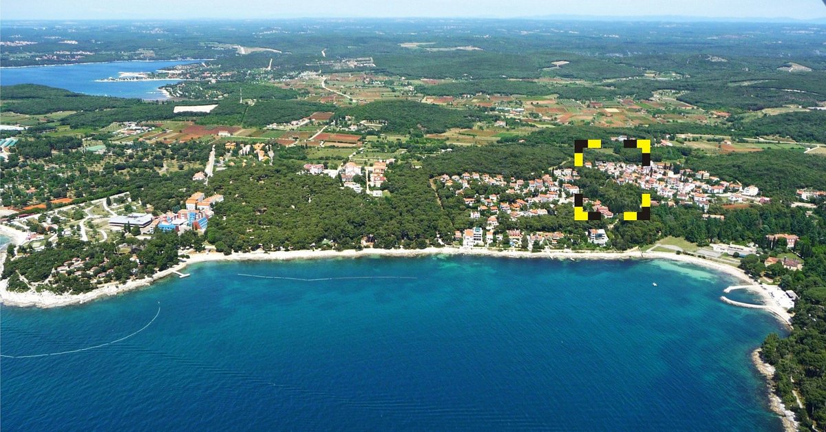 In Rovinj, 250 m from the beach is for sale a renovated house Maris