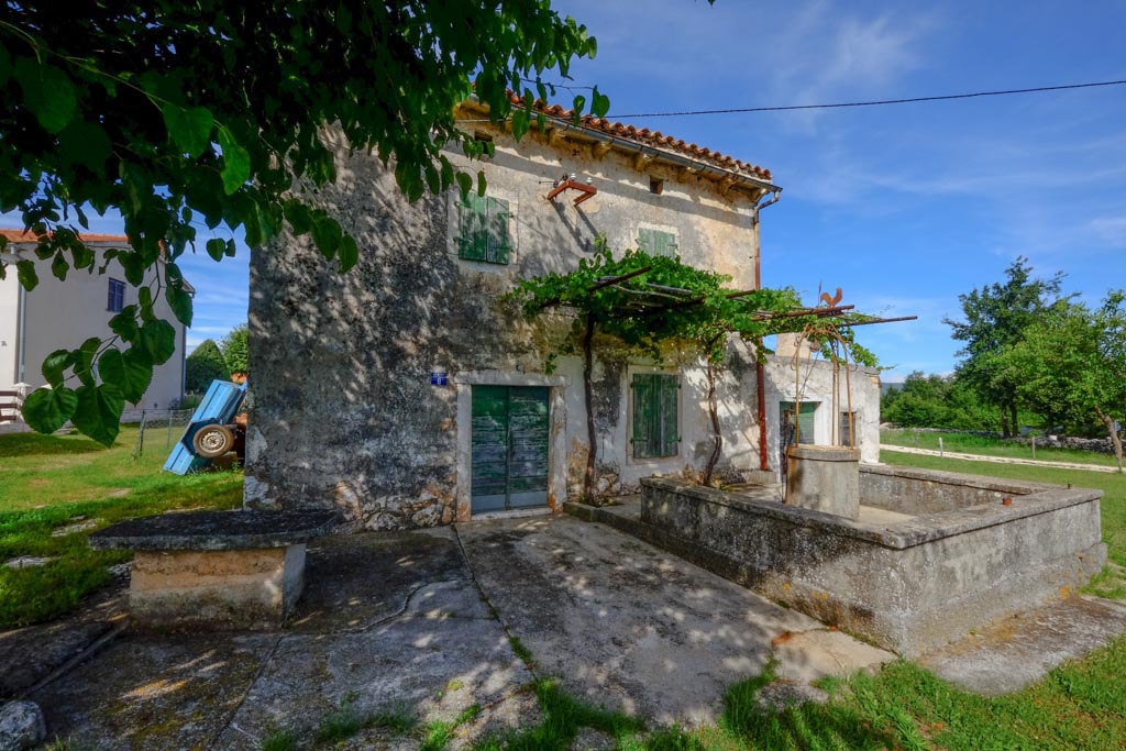 PRODAJE SE KAMENA KUĆA 131 M2&708 m2 VRTA*ISTRA Maris Nekretnine