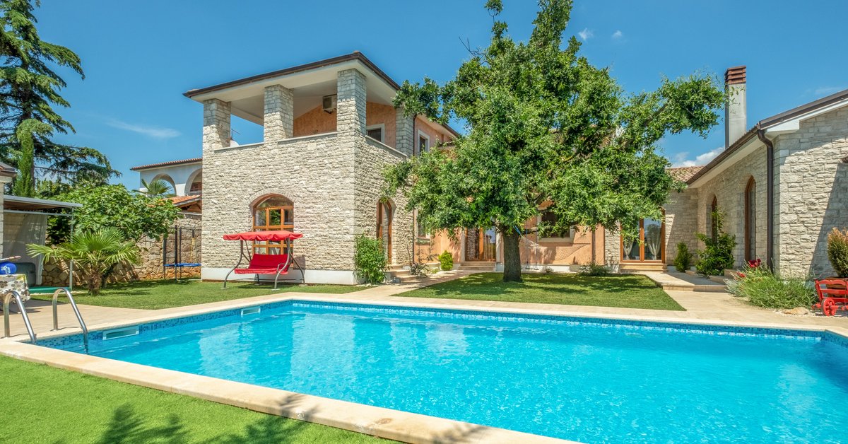 Prodaje se kamena vila 500 m udaljena od mora u Peroju, Fažana Maris